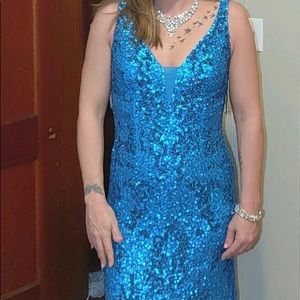 Beautiful gown. Never wore.